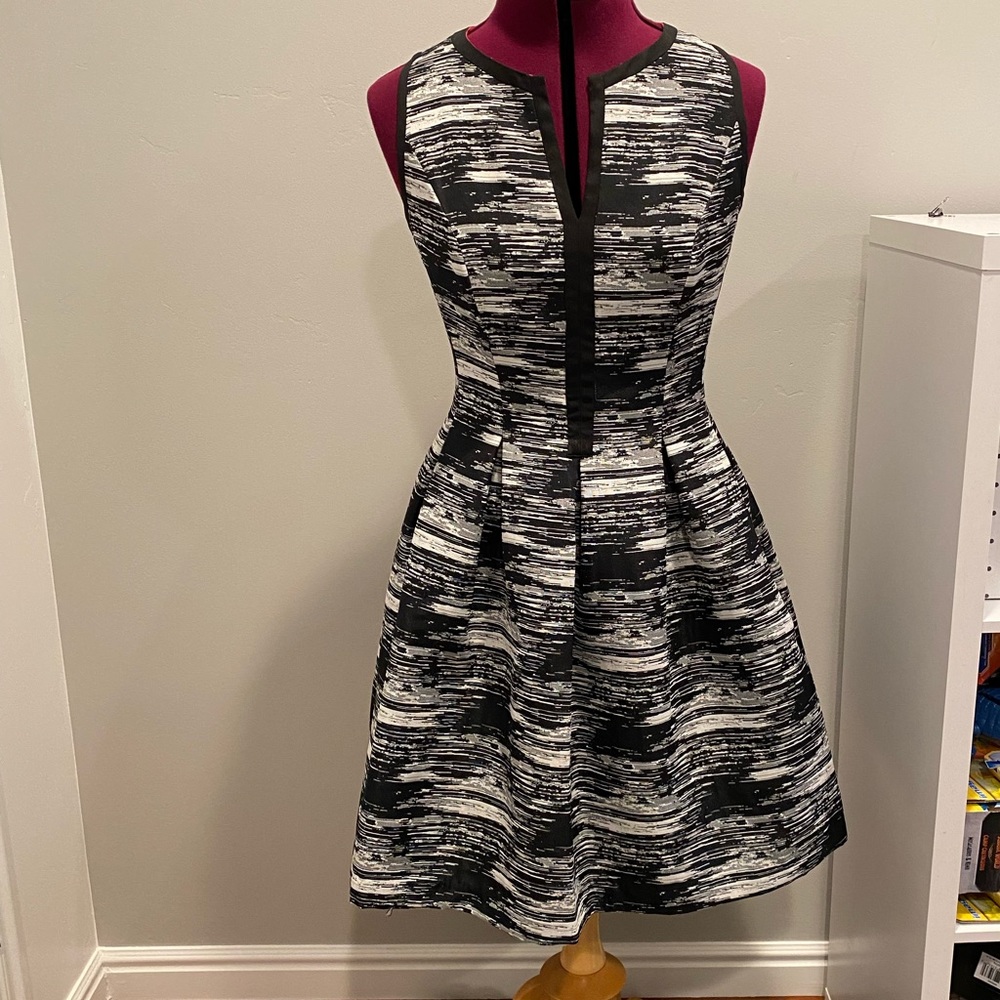 Vince Camuto Fit and Flare Dress Sz 0, With Pockets